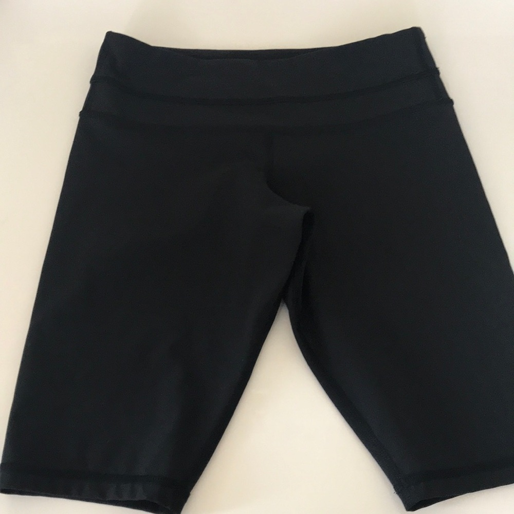 Lululemon groove shorts size 4